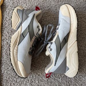 Men’s diadora mythos vigore 2 size 9